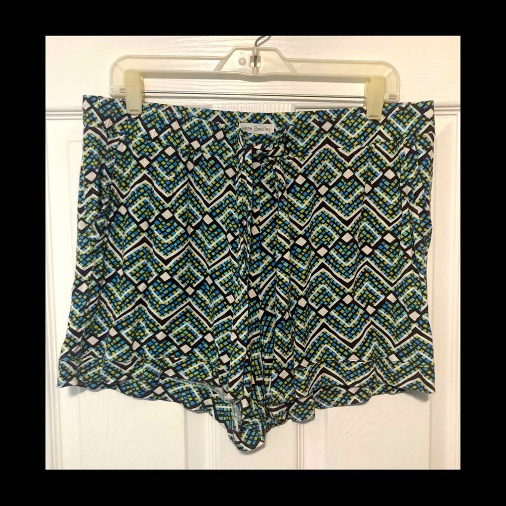 Vera Bradley “Rain Forest” Pajama Beach Shorts. L